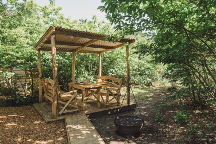 East Sussex Woodland Escape - outdoor dining area