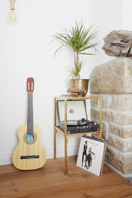 North Cornwall Cottage - record player