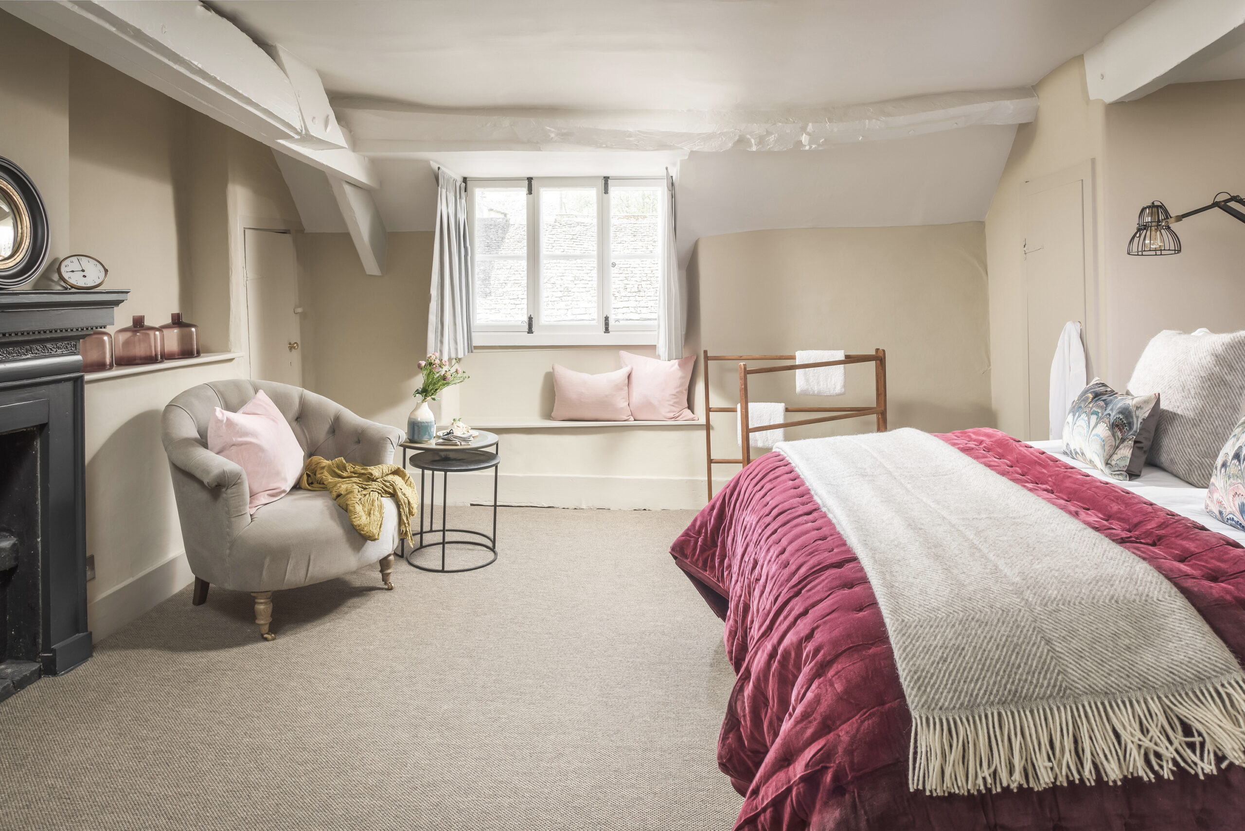 Cotswolds Hideaway - master bedroom
