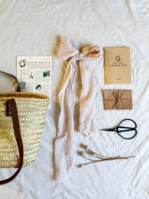 Make your own winter wreath - Foraging Hamper
